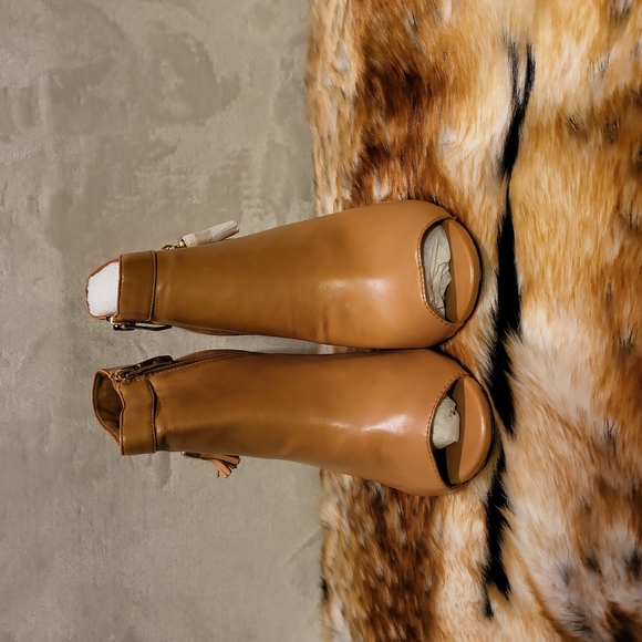 Vince Camuto Kevia Peep Toe Ankle Bootie Sz 8.5 ~ Caramel Nappa Leather - Picture 5 of 6